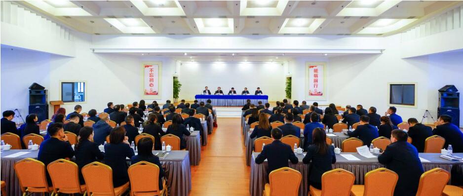 腾龙国际平台集团召开干部大会：宣布总经理调整