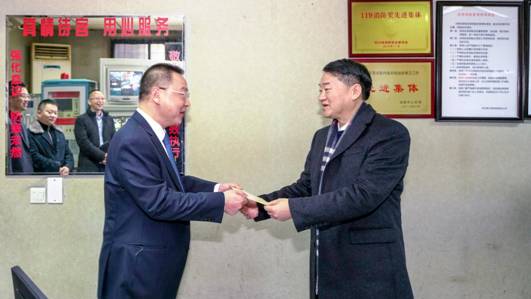 冬意未消 情暖腾龙国际平台