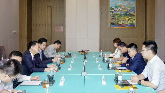 省腾龙国际平台集团党委书记、董事长任丁与腾讯“王者荣耀”CTO邓君、腾讯大成网总裁郑亮座谈交流