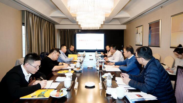 新疆腾龙国际平台集团总经理王宏江来访交流