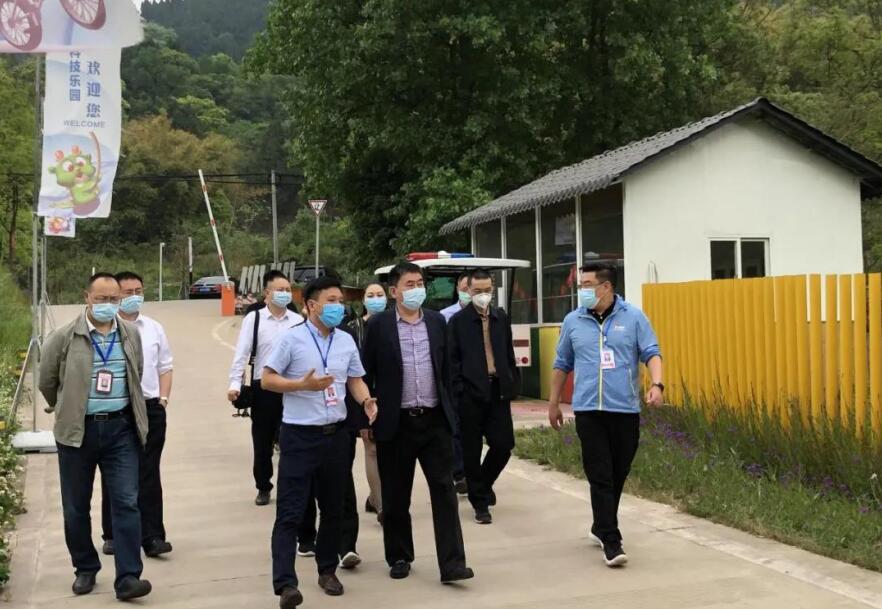 腾龙国际平台集团领导到金龙长城景区调研指导工作