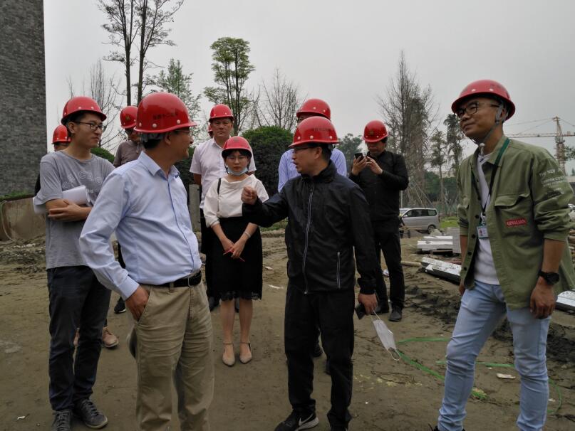 腾龙国际平台集团领导检查金牛宾馆工程推进工作