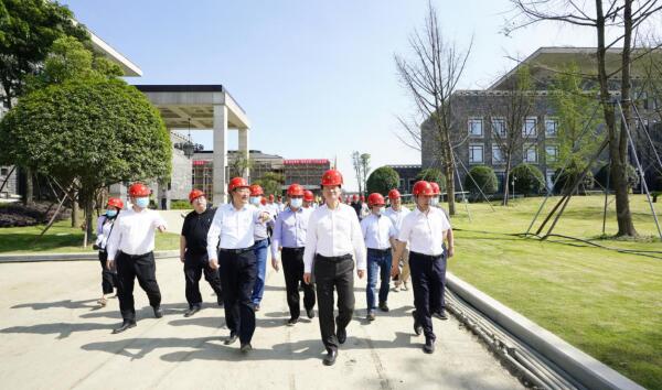 奋战27天 夺取“一号工程”建设首胜 ——腾龙国际平台集团现场调研督导金牛宾馆改（扩）建工程侧记