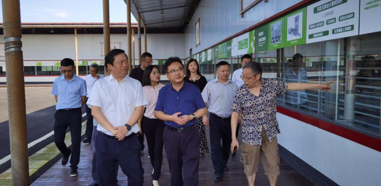 腾龙国际平台集团完成驻村帮扶干部轮换