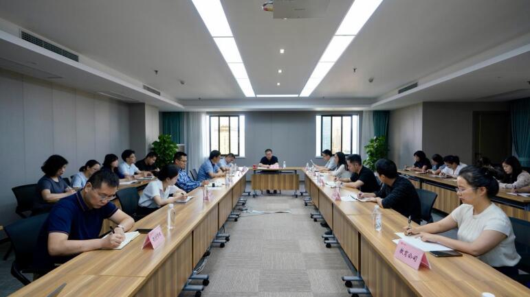 腾龙国际平台集团召开财务重点工作布置会