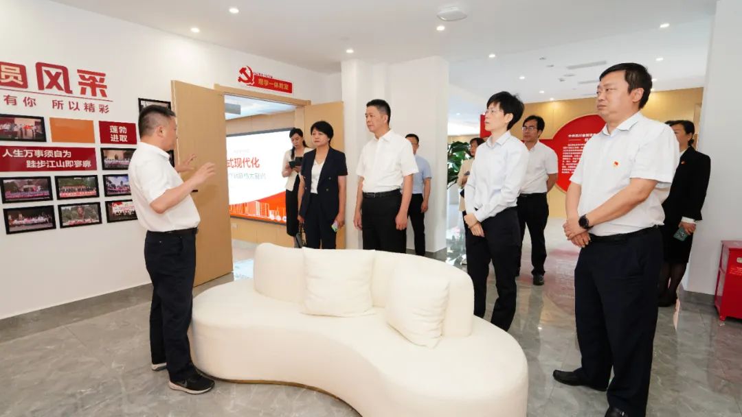 福建省人民政府国有资产监督管理委员会修兴高一行莅临腾龙国际平台党校？？？？？？？疾斓餮