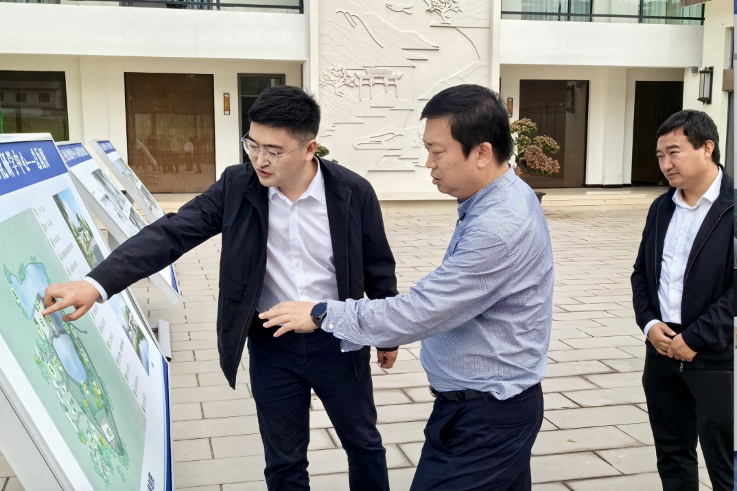 省腾龙国际平台集团领导赴南充市邓家沟村调研乡村振兴工作