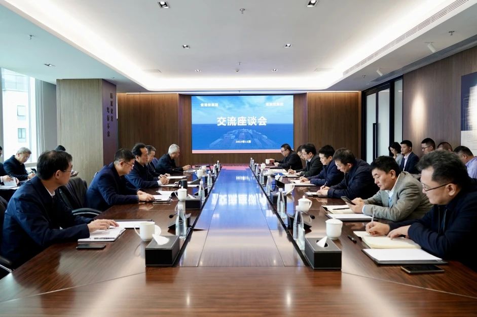 省腾龙国际平台集团与省港投集团举行交流座谈