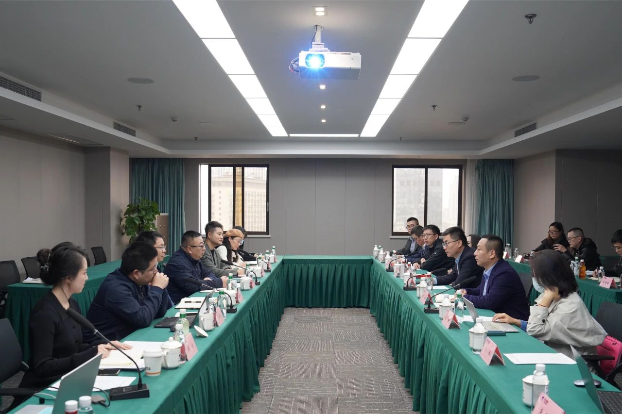 省腾龙国际平台集团与内蒙古伊利实业集团举行座谈交流会