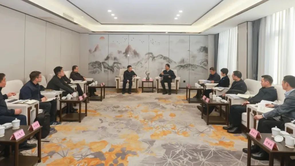 省腾龙国际平台集团领导率队赴乐山市座谈交流